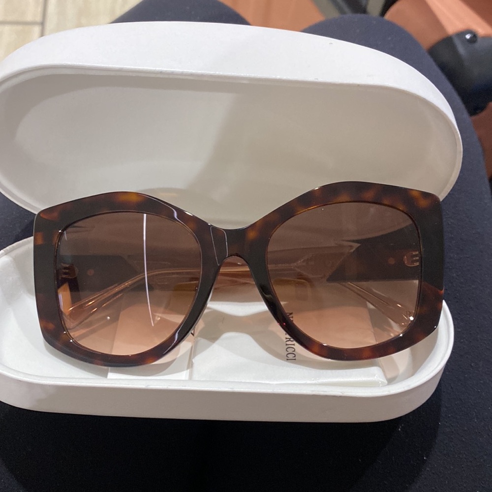 Nina Ricci Sunglasses- BRAND NEW from Capri, Italy